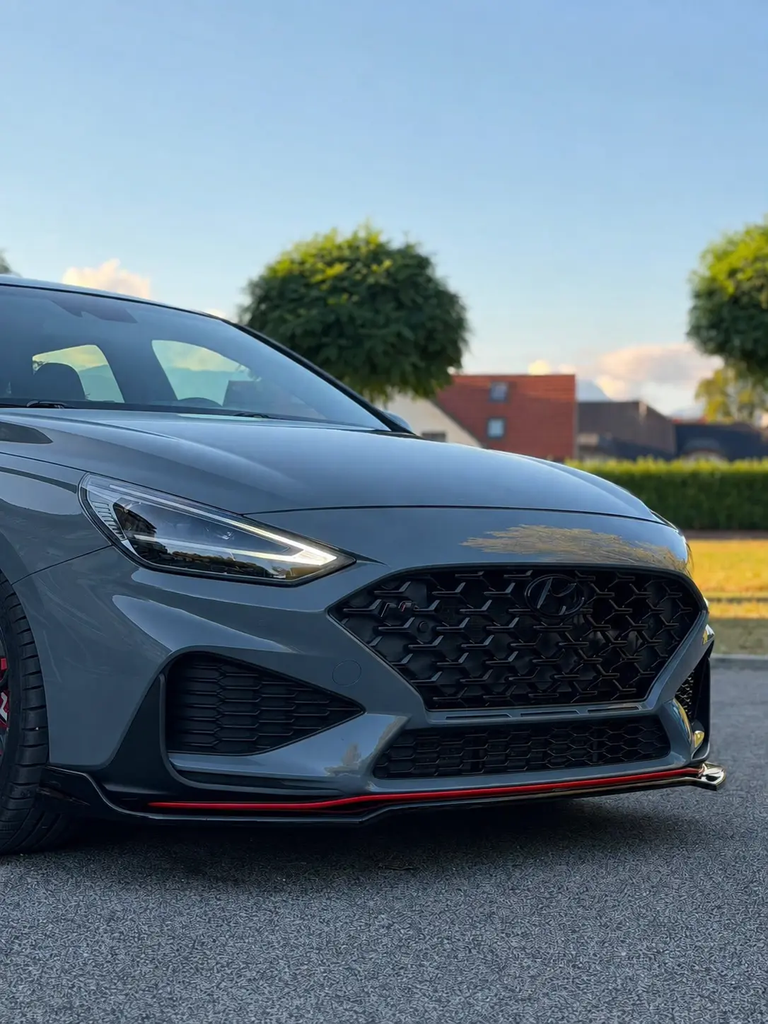 Siv Hyundai i30 N s celovitim Maxton Design aerodinamičnim paketom