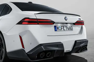 BMW M5 s Towma Carbon zadnjim difuzorjem