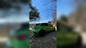 Zadnji bočni pogled na Audi A3 Sportback z BJ Wheels platišči