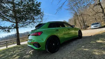 Stranski in zadnji pogled na Audi A3 Sportback z BJ Wheels platišči