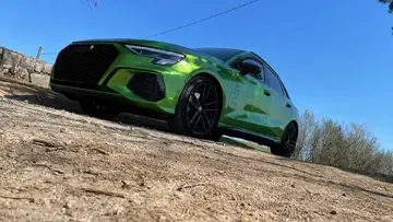 Zeleni Audi A3 Sportback 8Y z BJ Wheels platišči