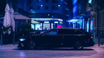 Audi A6 Avant s podaljški in Concaver platišči ponoči