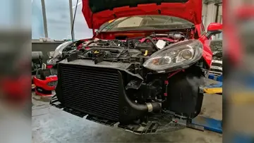 Wagner intercooler med vgradnjo v Ford Fiesto ST