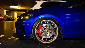 JR Wheels platišče in Racingline Big Brake Kit na Volkswagen Golf 7 R