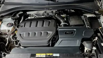 RacingLine R600 sesalni sistem v motornem prostoru Škoda Kodiaq RS 2.0 TSI