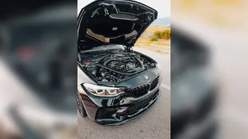 Odprt motorni prostor BMW M2 z Eventuri sistemom