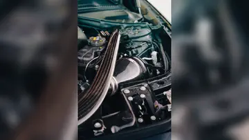 Motorni prostor BMW M2 po vgradnji Eventuri filtra