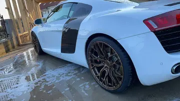 Detajl zlatega Concaver platišča na Audi R8