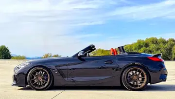 Stranski pogled na BMW Z4 G29 z JR Wheels platišči