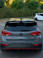 Zadnji pogled na Hyundai i30 N s celovitim Maxton Design paketom